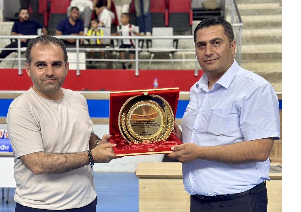 sirnakta-ogretmenler-arasi-voleybol-turnuvasi-sona-erdi-2.jpg