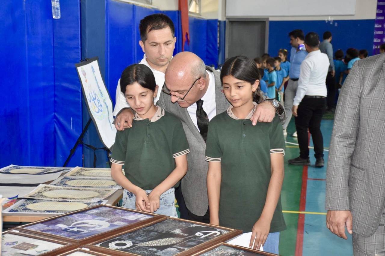 sirnakta-vakti-kusanmak-yil-sonu-etkinligi-ve-yabanci-dil-festivali-duzenlendi-1.jpg