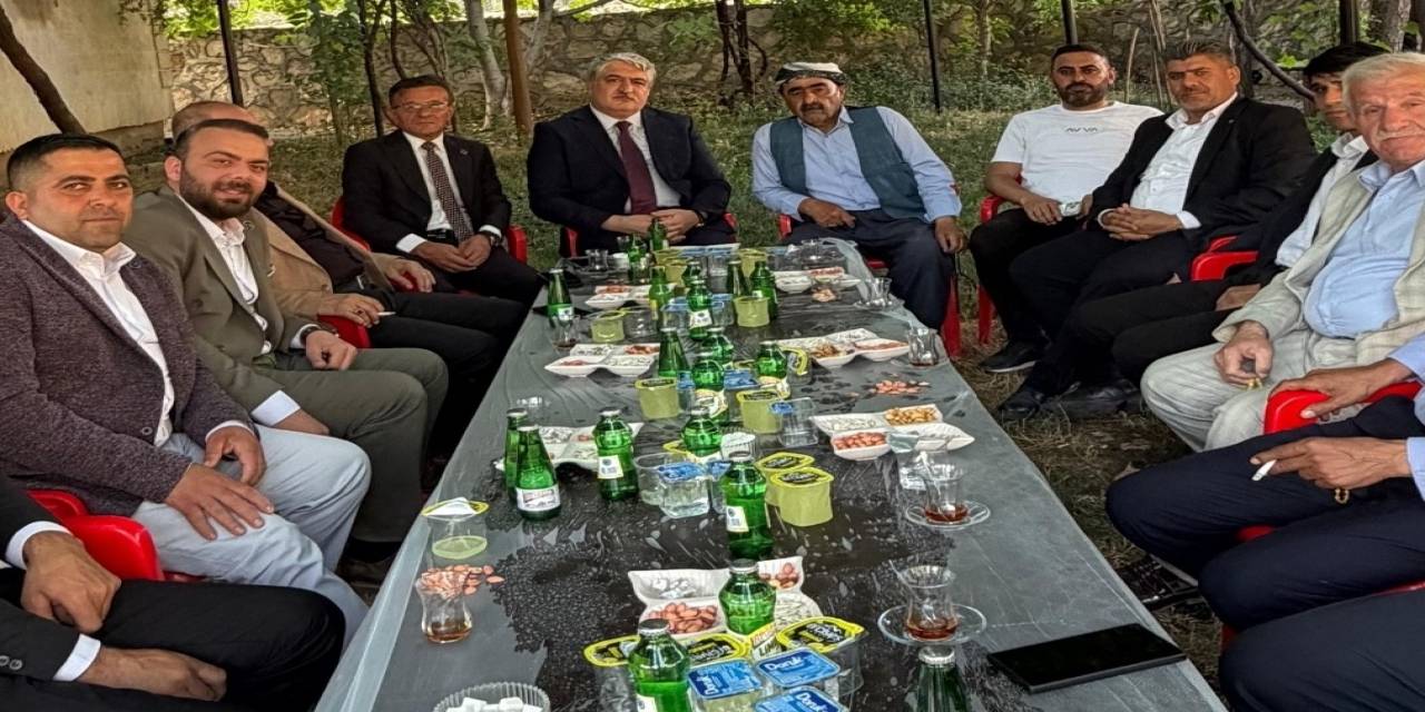 anahtar-parti-heyetinden-sirnakta-teskilat-ve-vatandas-bulusmalari2-001.jpg