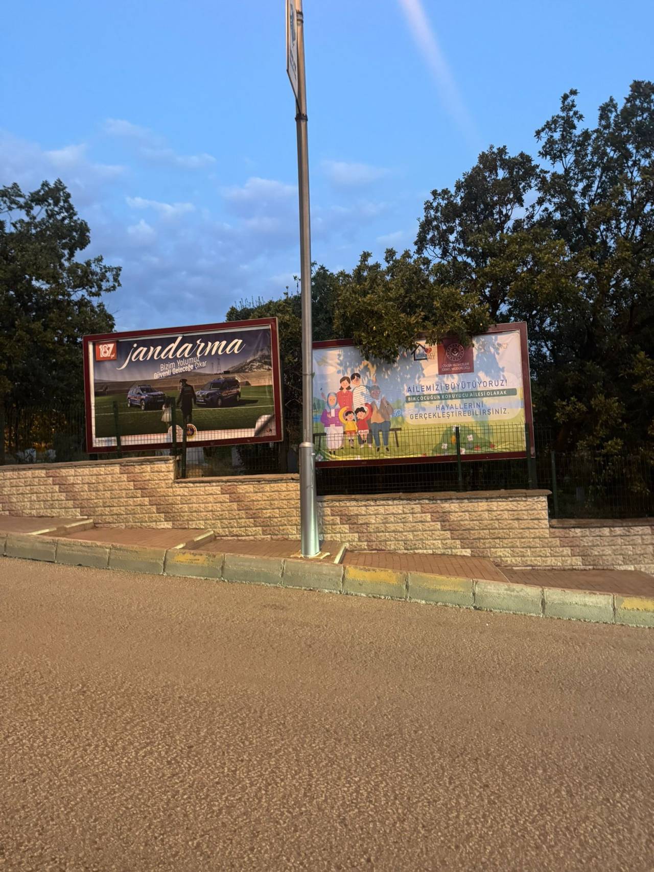 sirnakta-koruyucu-aile-farkindaligi-icin-billboardlara-afis-asildi-1.jpg
