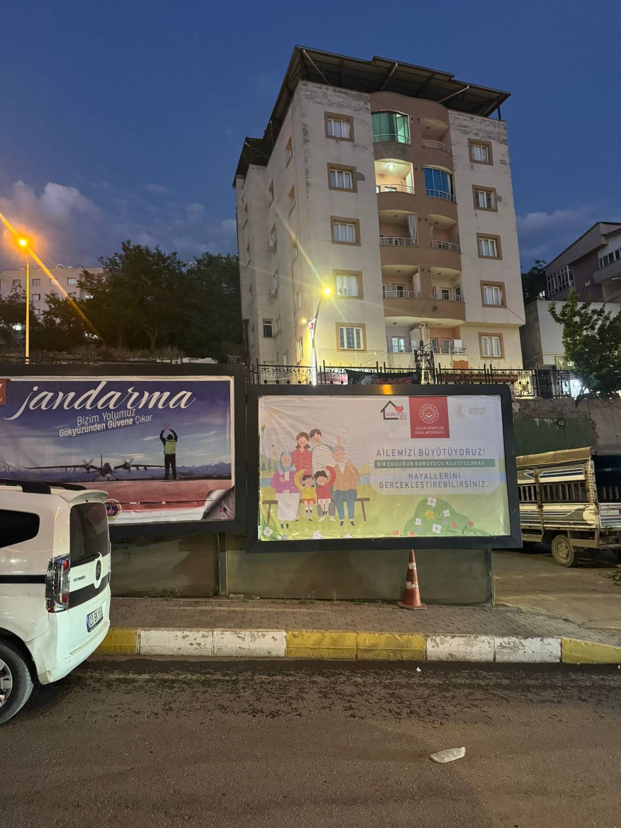 sirnakta-koruyucu-aile-farkindaligi-icin-billboardlara-afis-asildi-2.jpg
