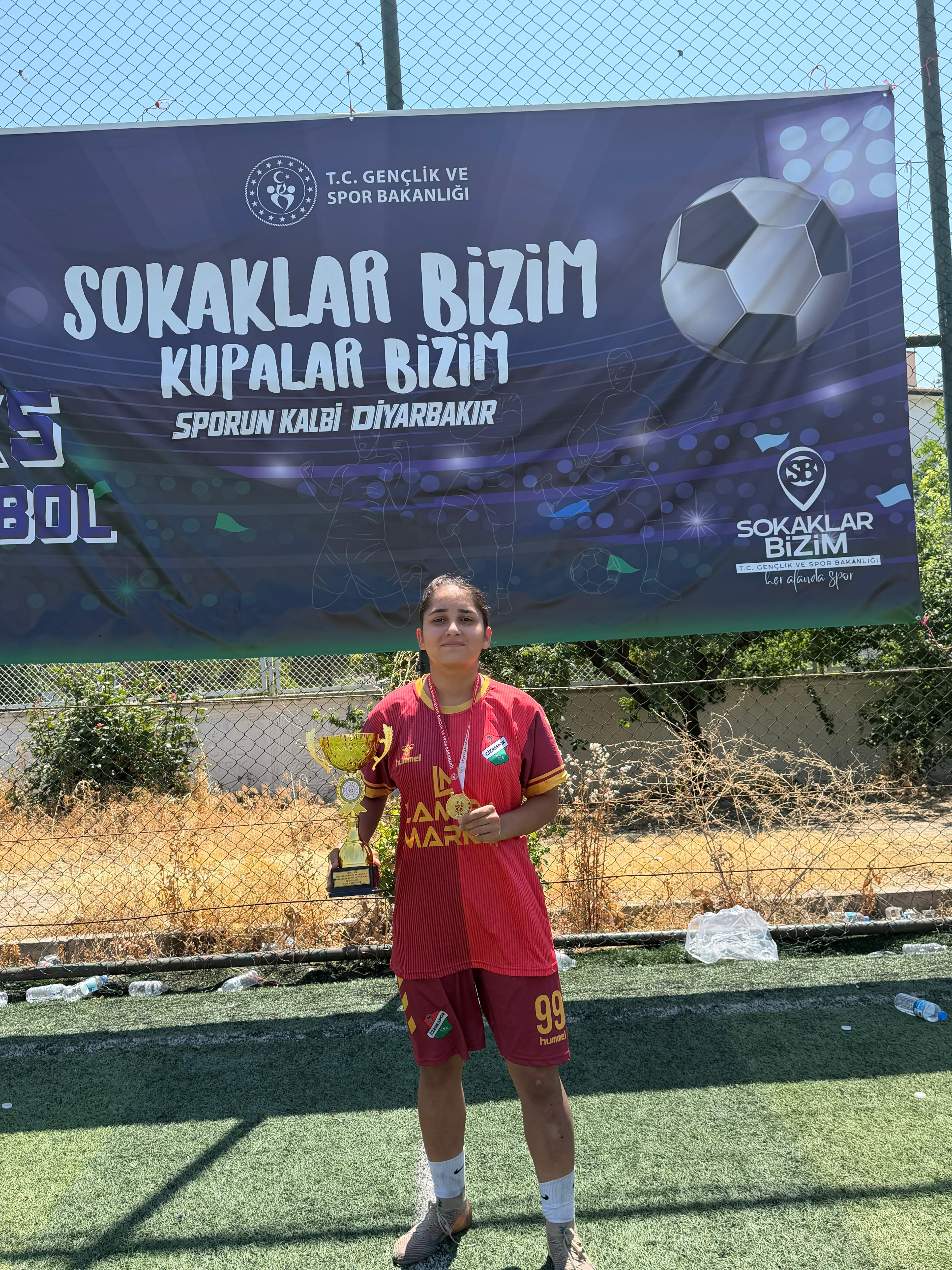 bolge-sampiyonu-olan-cizre-kadin-futbol-takiminin-hedefi-turkiye-kupasi-4.jpeg