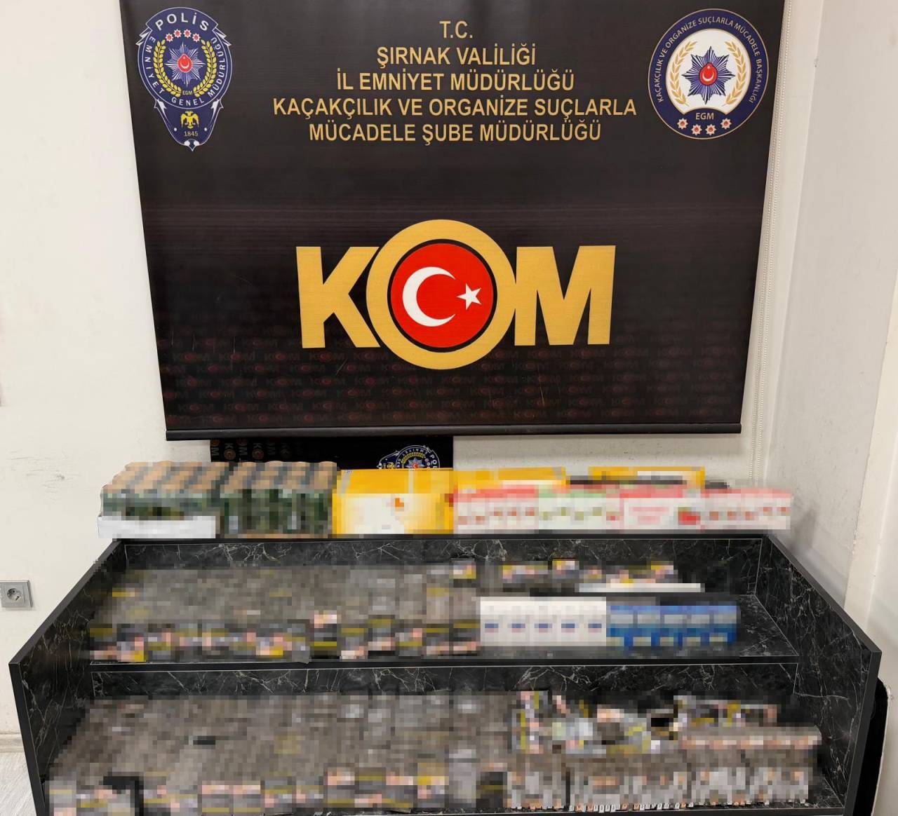 habur-ve-6-ilcede-es-zamanli-baskinlar-uyusturucu-ve-sahte-kimlikler-ele-gecirildi-1.jpg