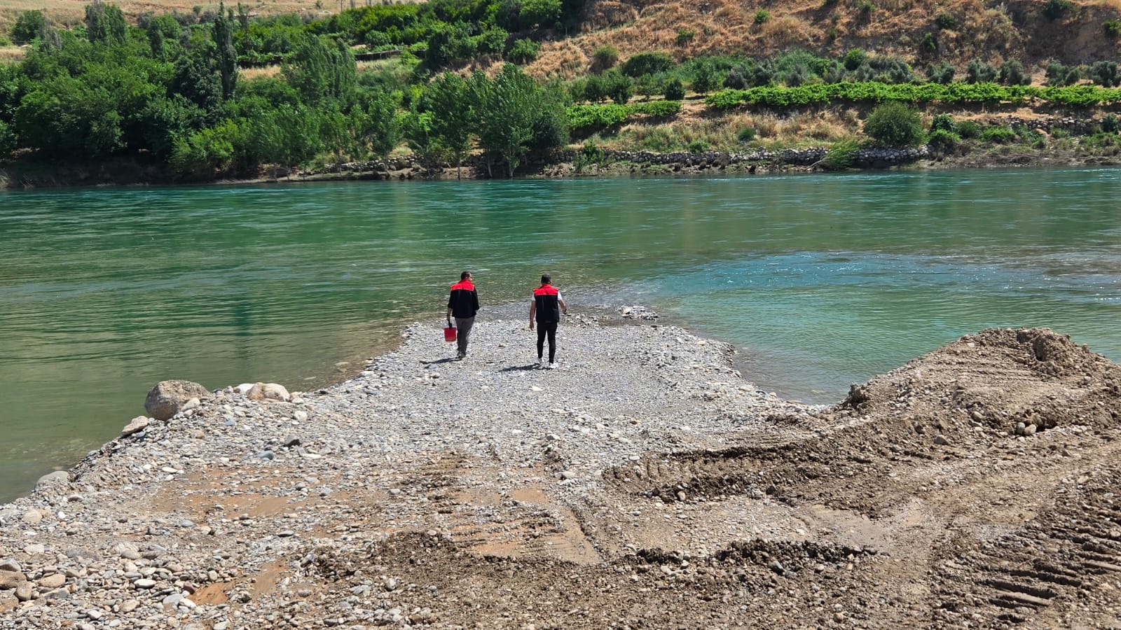 dicle-nehrinde-kacak-avcilik-denetimi-2.jpeg