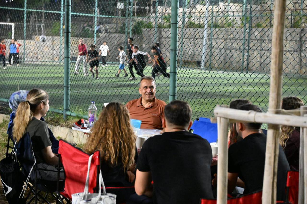 sirnak-emniyet-muduru-volkan-sazak-vatandaslari-dinledi-talepleri-not-aldi-4.jpeg