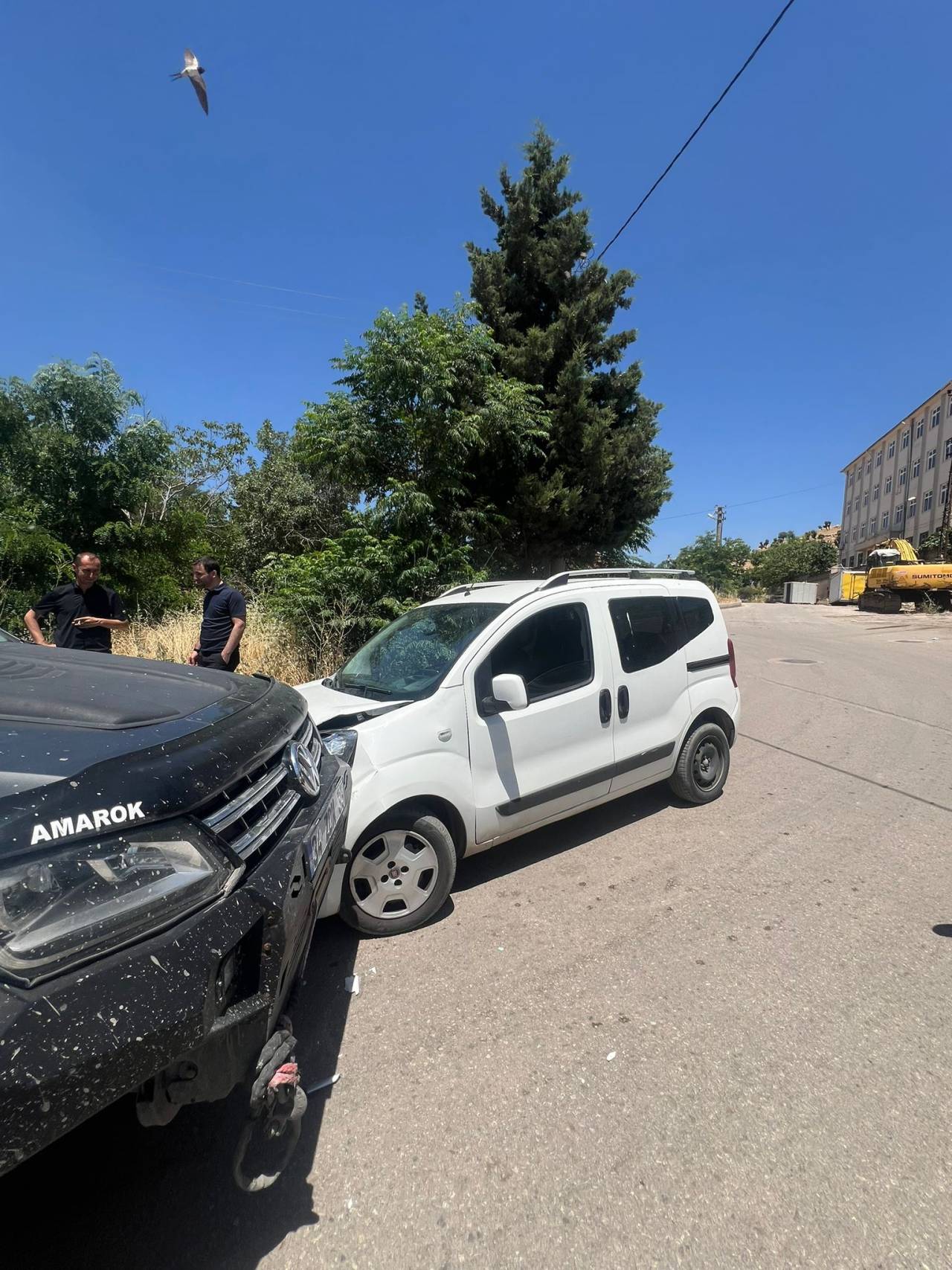 sirnak-sanayi-sitesi-kavsaginda-maddi-hasarli-trafik-kazasi.jpeg
