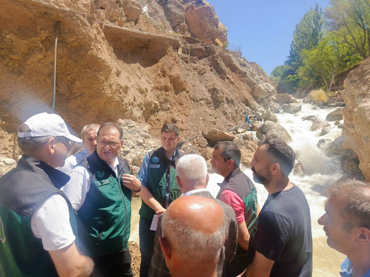dsi-genel-mudurlugu-heyeti-sirnakta-taskin-ve-baraj-projelerini-inceledi-1.jpg