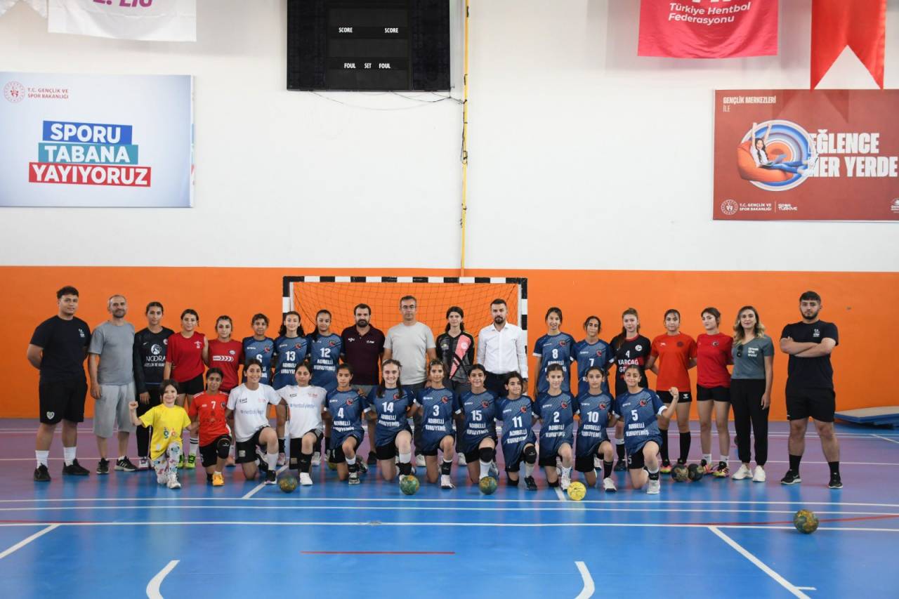 sirnak-analig-hentbol-takimi-turkiye-yari-finallerine-hazir2.jpeg