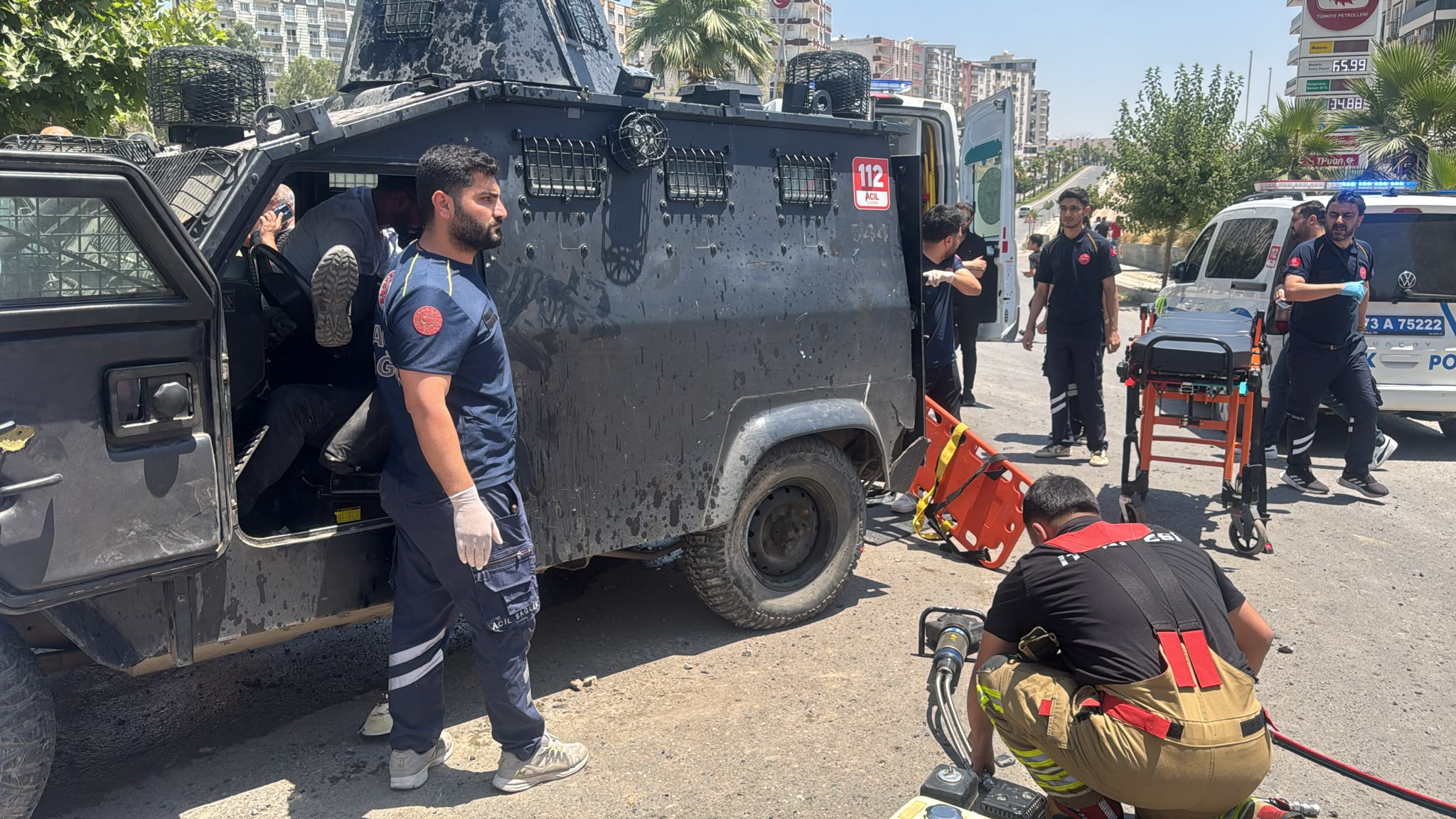 cizrede-polis-zirhli-araci-takla-atti-2-polis-yaralandi-4.jpeg