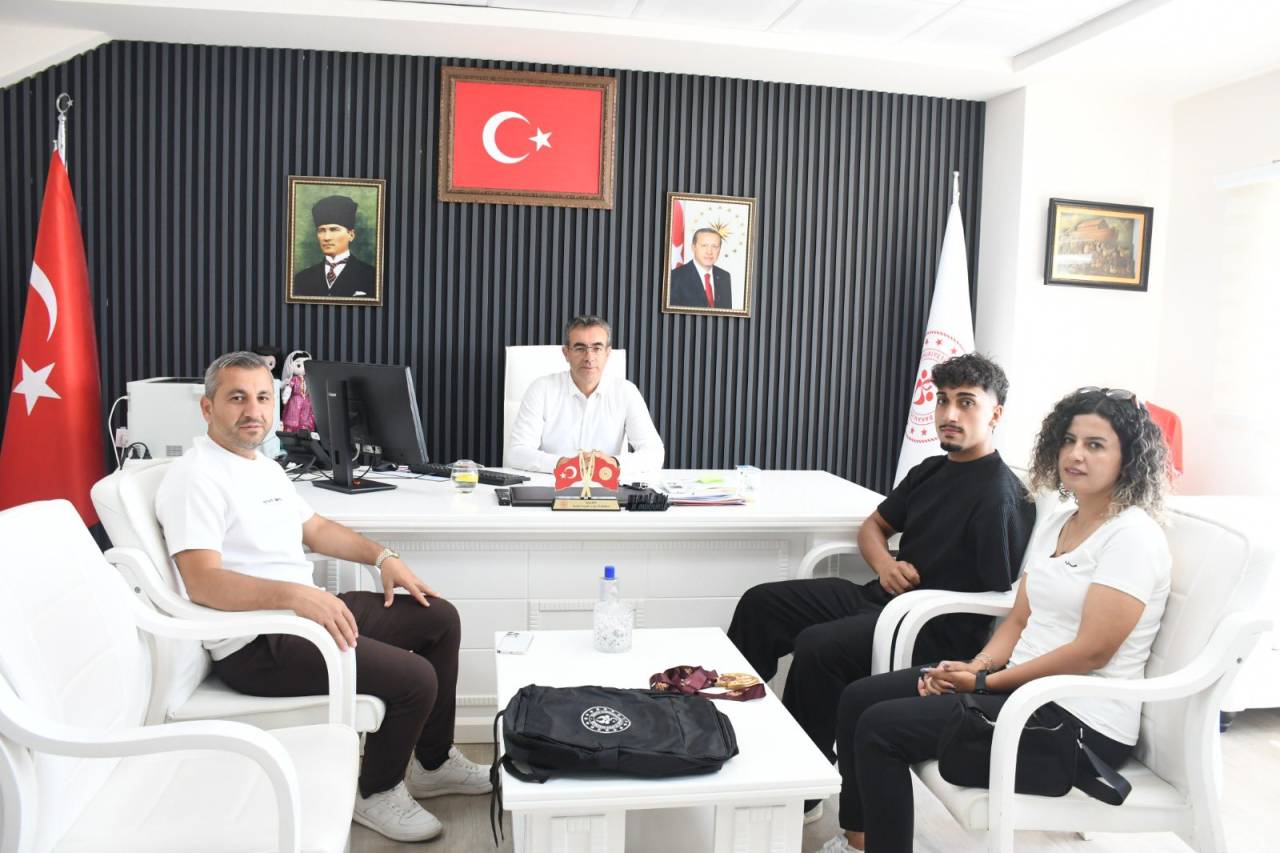 sirnakli-para-atlet-3-altin-madalyanin-ardindan-tebrik-edildi-1.jpg