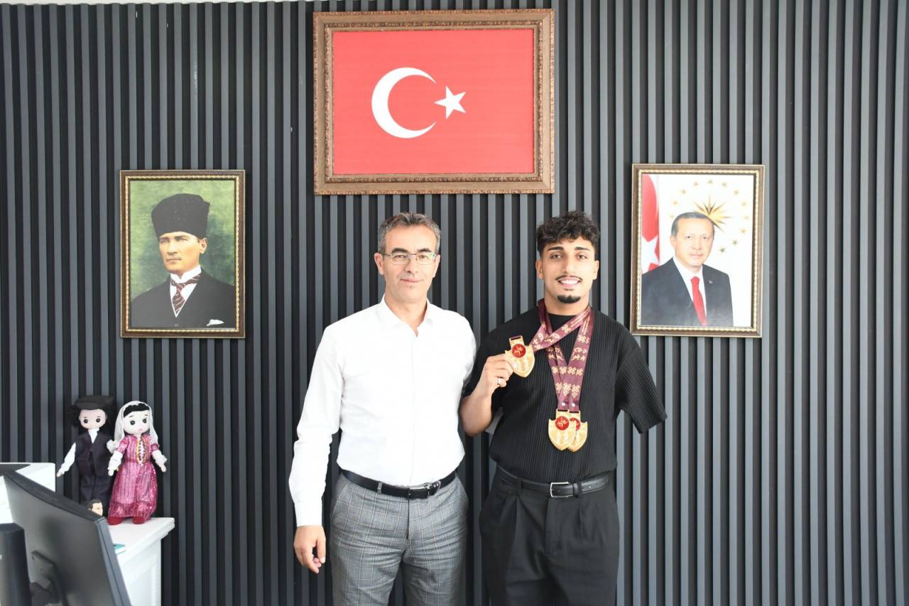 sirnakli-para-atlet-3-altin-madalyanin-ardindan-tebrik-edildi-2.jpg