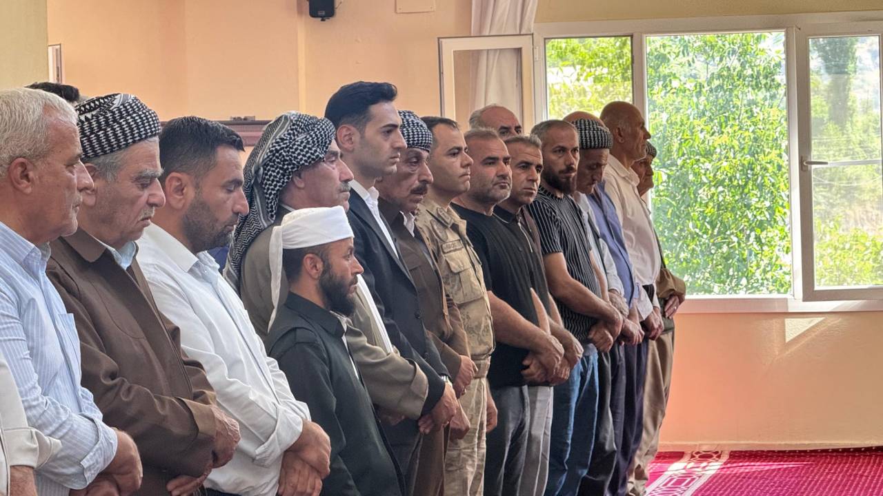 habur-cayinda-kaybolan-erkan-sak-icin-giyabi-cenaze-namazi-kilindi.jpeg