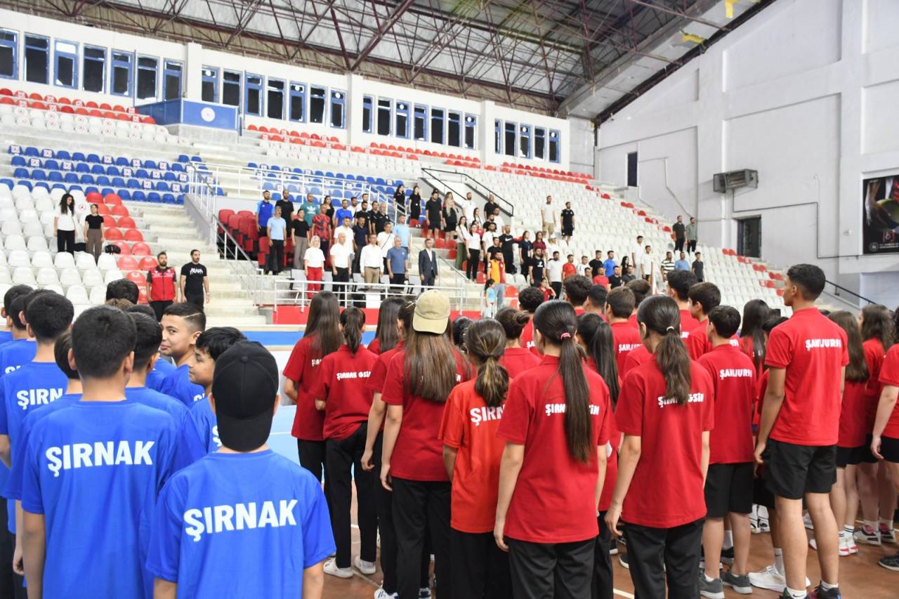 rnak-analig-voleybol-bolge-musabakalarina-ev-sahipligi-yapiyor2.jpeg