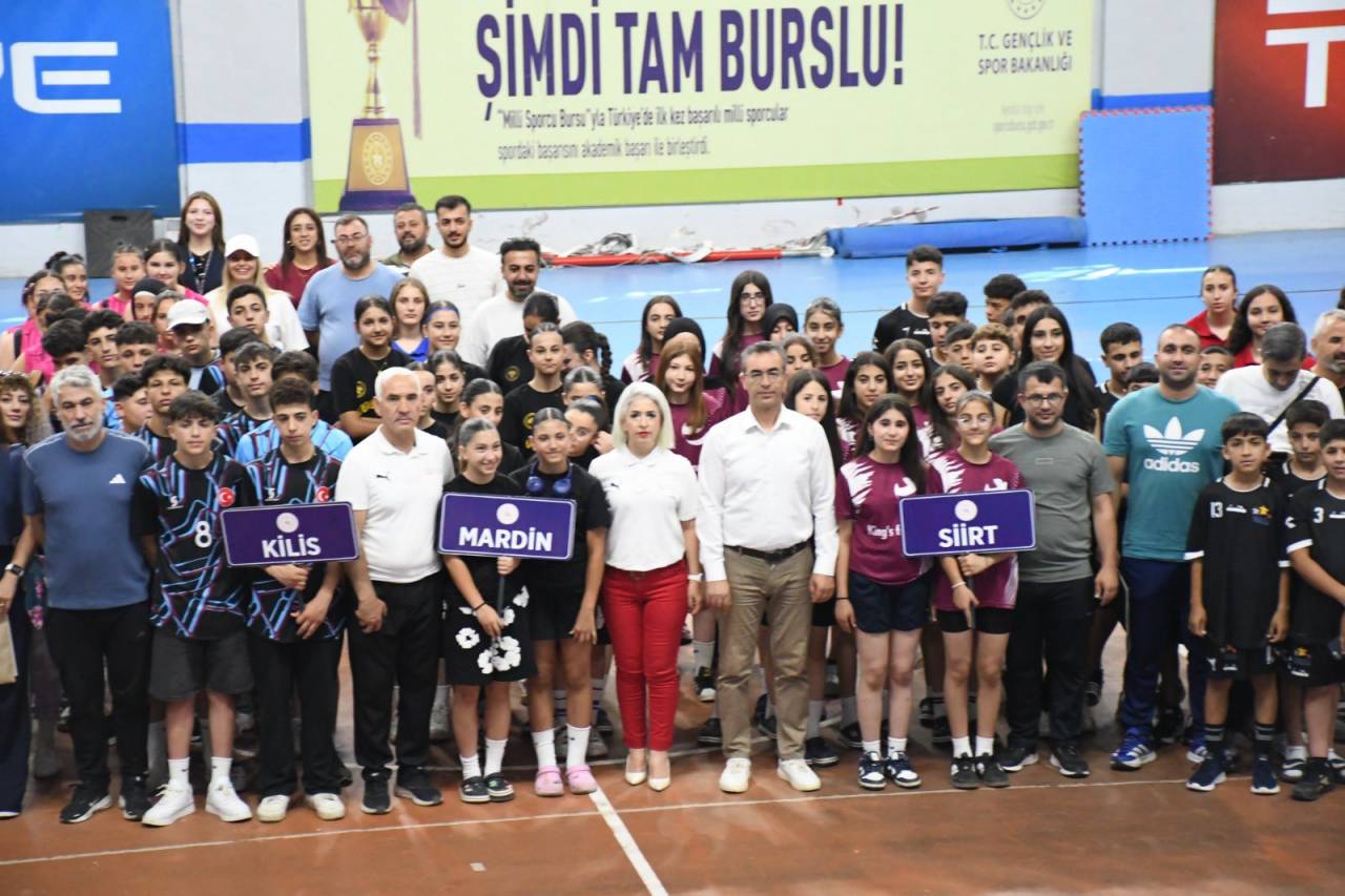 rnak-analig-voleybol-bolge-musabakalarina-ev-sahipligi-yapiyor3.jpeg