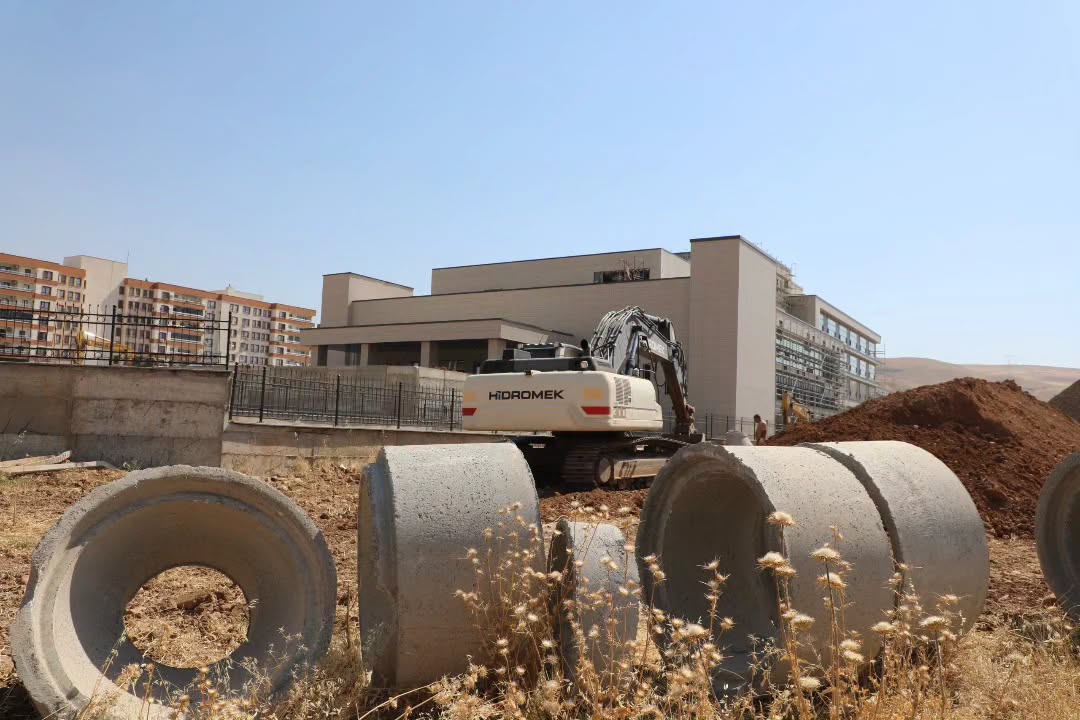 cizrede-yeni-kadin-dogum-ve-cocuk-hastanesine-dev-altyapi-hamlesi-2.jpeg