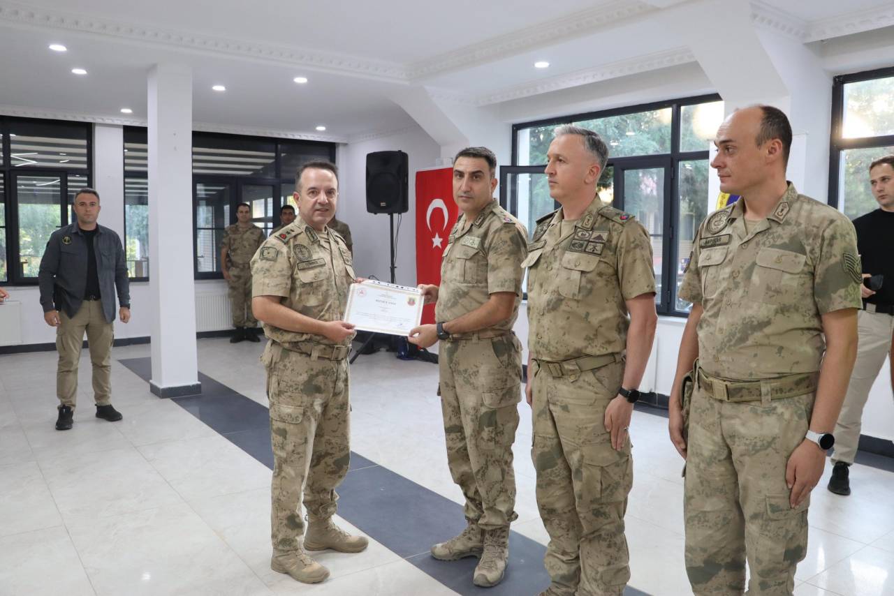 rnak-il-jandarma-komutanliginda-tayini-cikan-personele-veda-toreni.jpeg