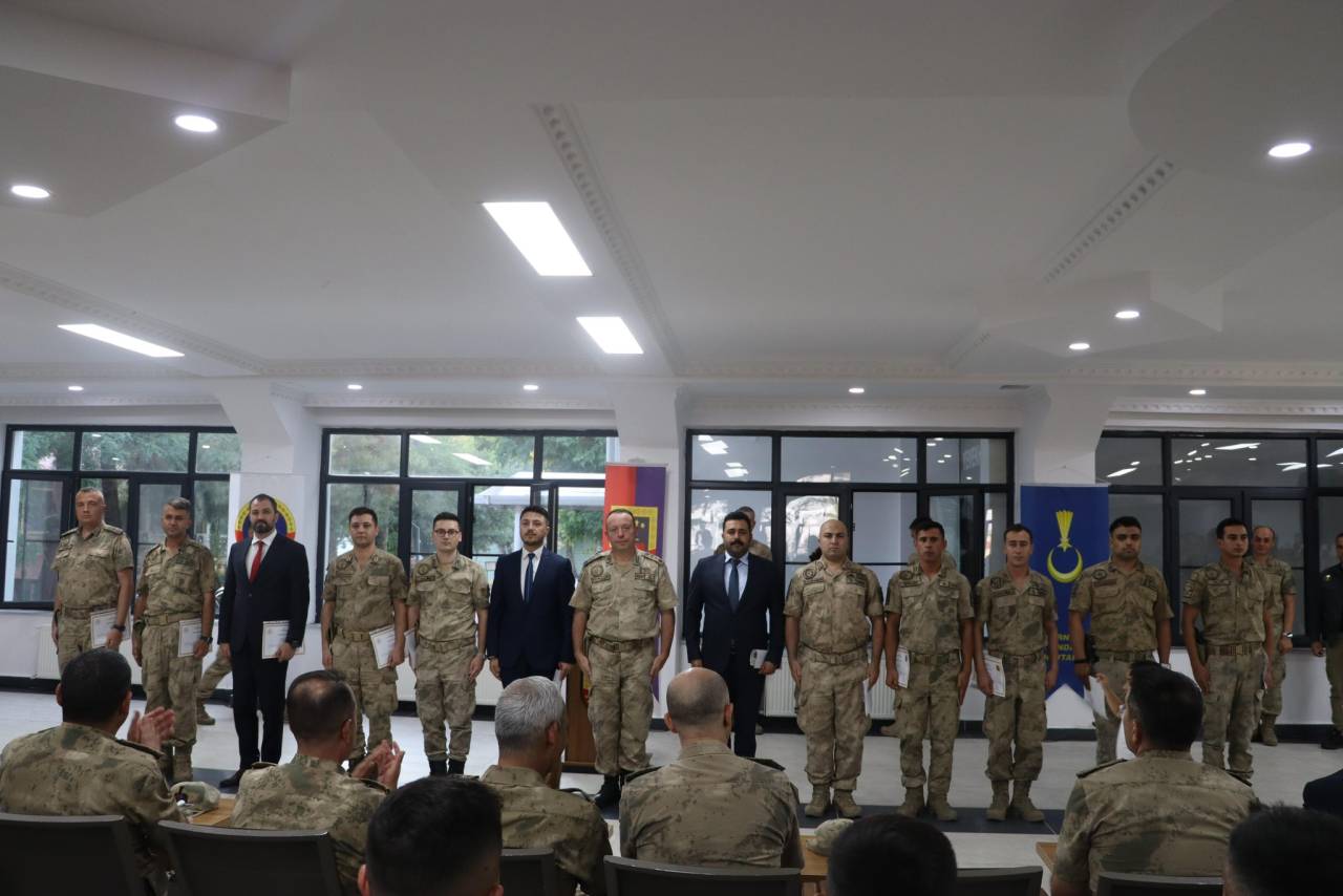 rnak-il-jandarma-komutanliginda-tayini-cikan-personele-veda-toreni3.jpeg
