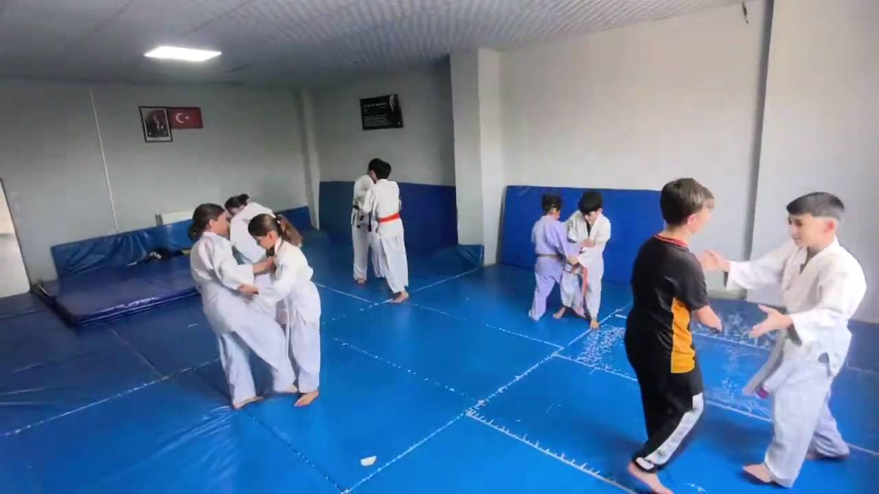 sirnakta-judo-ruzgari-gencler-hem-egleniyor-hem-disiplin-kazaniyor2.jpg