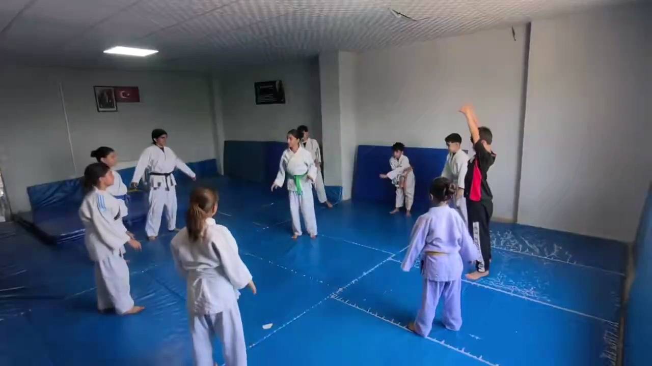 sirnakta-judo-ruzgari-gencler-hem-egleniyor-hem-disiplin-kazaniyor4.jpg