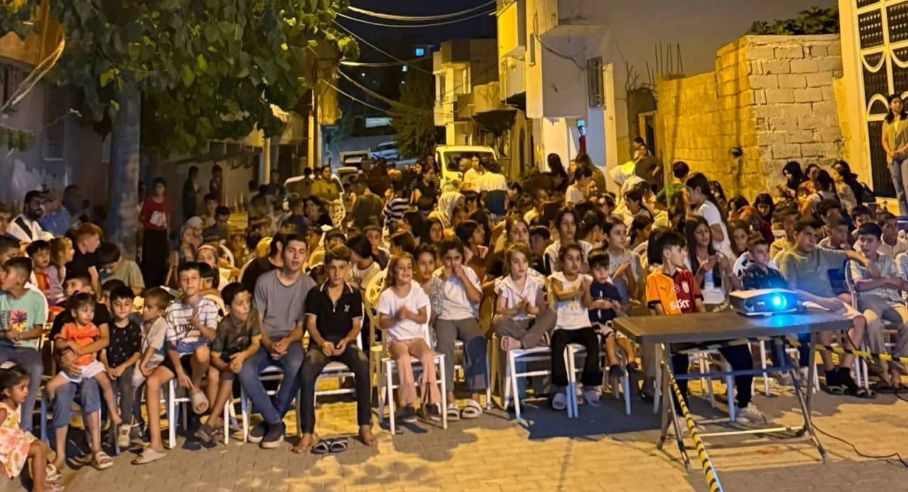 silopide-yaz-aksami-surprizi-cocuklar-acik-havada-sinema-keyfiyle-costu2.jpg