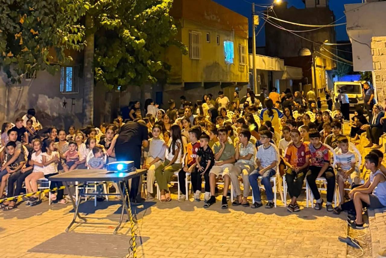 silopide-yaz-aksami-surprizi-cocuklar-acik-havada-sinema-keyfiyle-costu5.jpg
