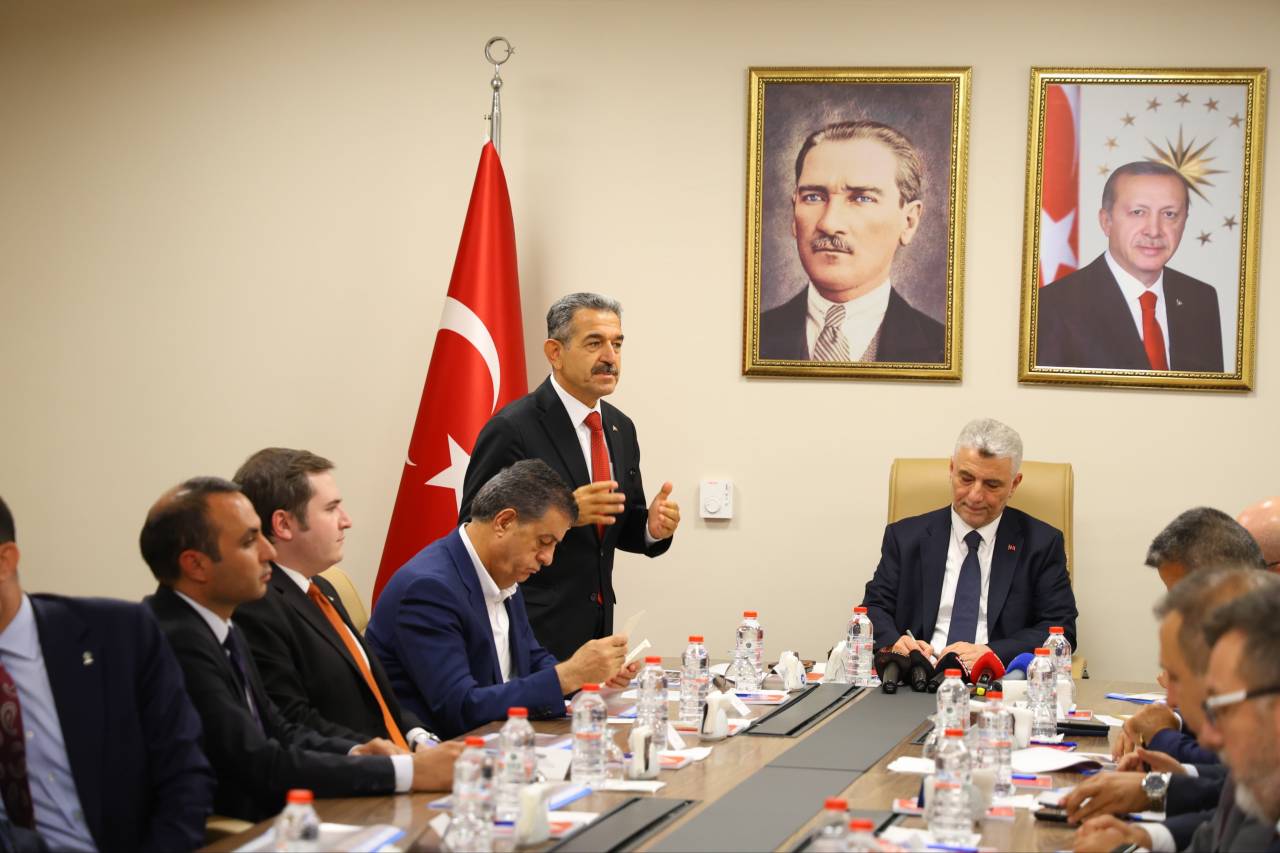 ticaret-bakani-omer-bolat-sirnakta-habur-sinir-kapisi-masaya-yatirildi4.jpeg