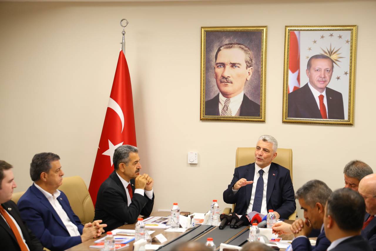 ticaret-bakani-omer-bolat-sirnakta-habur-sinir-kapisi-masaya-yatirildi5.jpeg