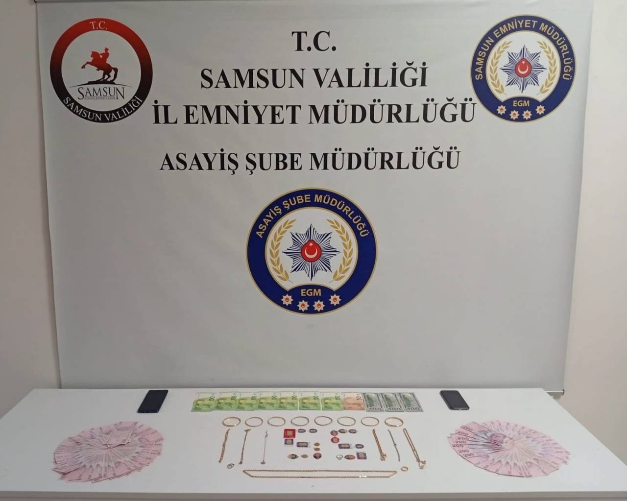 aw756370-01.jpg