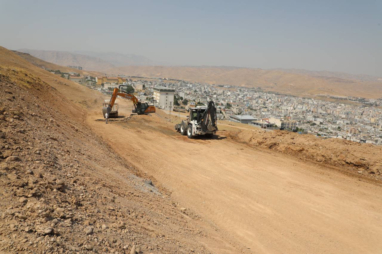 cizrede-ulasim-rahatliyor-yeni-imar-yolu-calismalari-hiz-kesmeden-suruyor3.jpeg