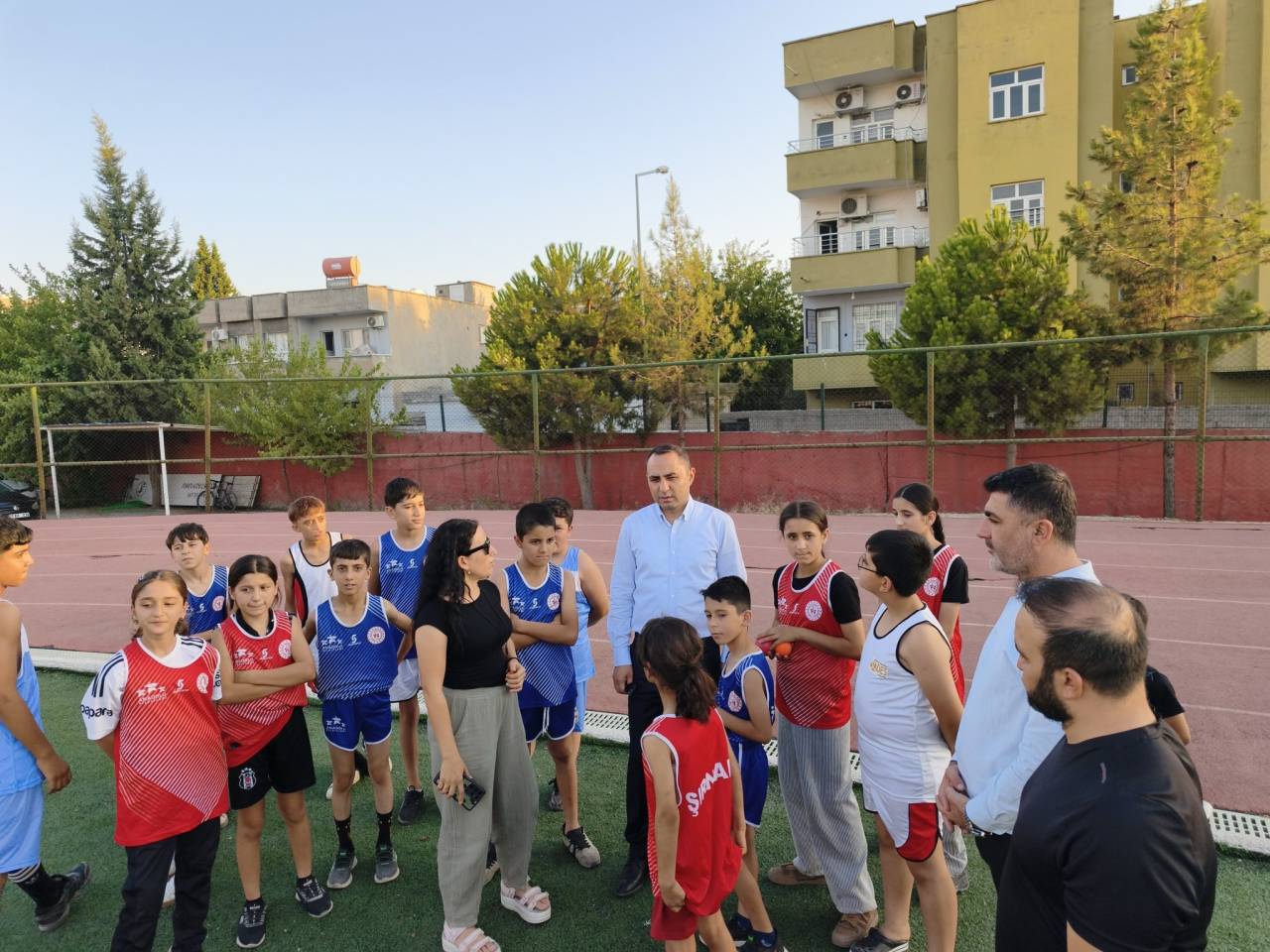 silopi-kaymakami-partal-yaz-spor-okullarini-ziyaret-etti2.jpeg