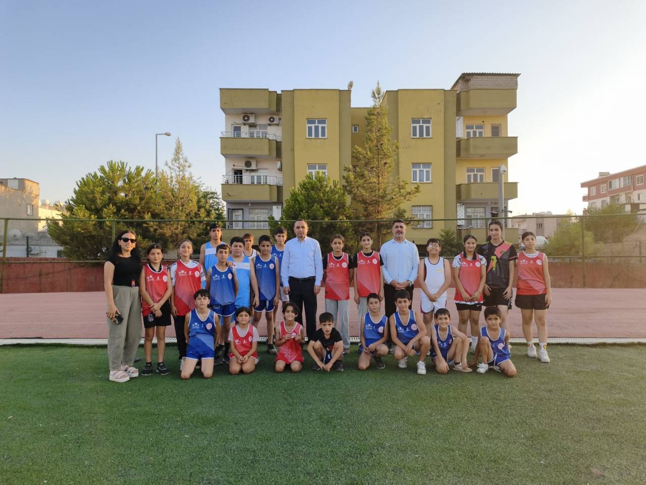silopi-kaymakami-partal-yaz-spor-okullarini-ziyaret-etti3.jpeg