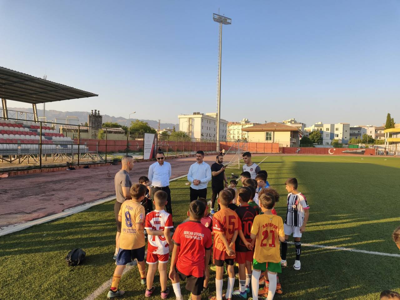 silopi-kaymakami-partal-yaz-spor-okullarini-ziyaret-etti4.jpeg