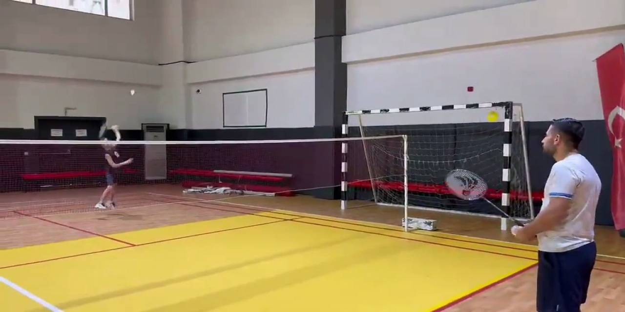 sirnakli-gencler-badmintonla-gelecege-hazirlaniyor3.jpg