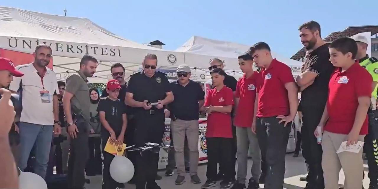 rnak-emniyet-muduru-sazak-teknofestte-genclerle-drone-ucurdu.jpg