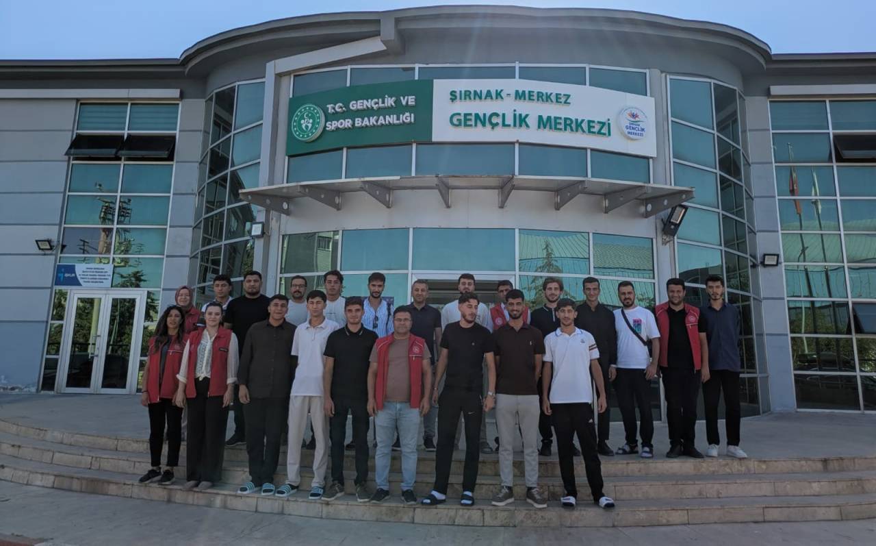 sirnakli-gencler-icin-unutulmaz-yolculuk-basladi-malatya-genclik-kampi-heyecani2.jpg