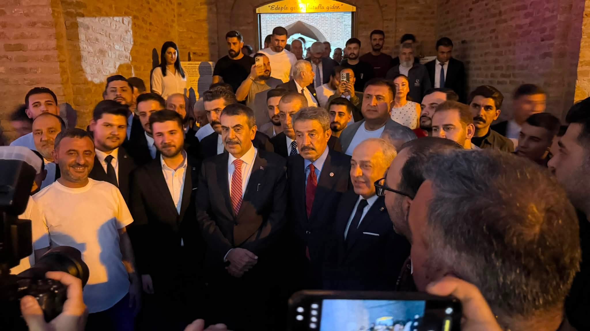 milli-egitim-bakani-yusuf-tekin-cizrenin-tarihi-mekanlarini-gezdi-2.jpeg