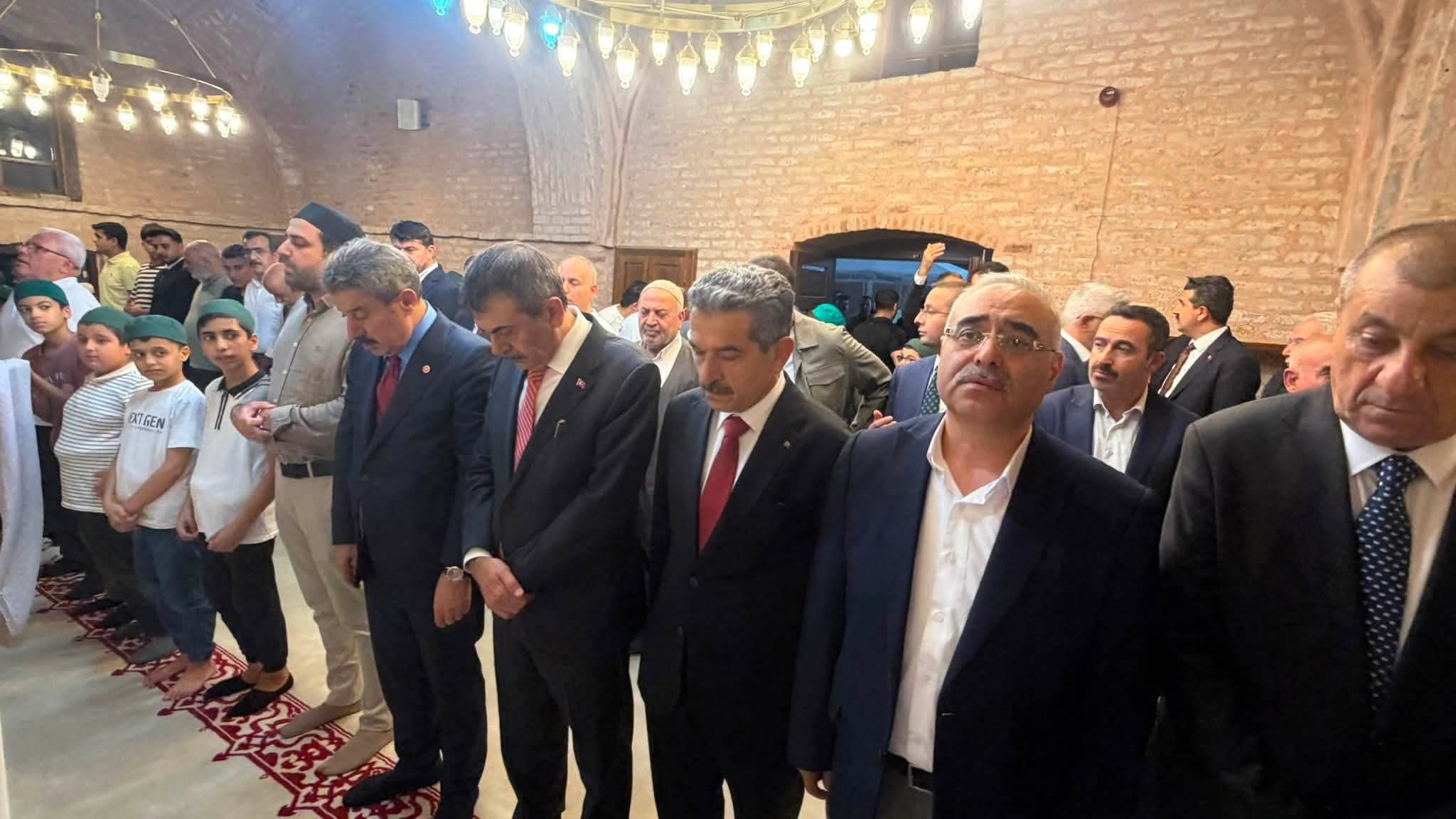 milli-egitim-bakani-yusuf-tekin-cizrenin-tarihi-mekanlarini-gezdi-3.jpeg