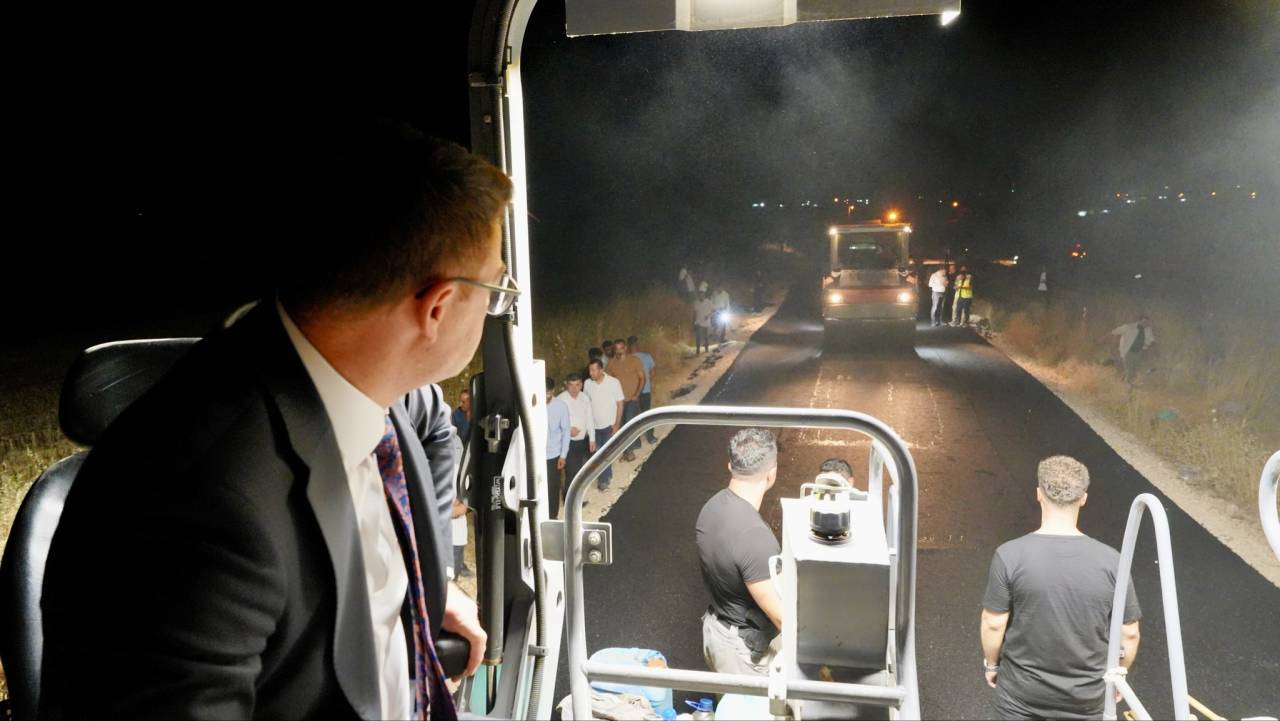 metreyle-olctu-direksiyona-gecti-sirnakta-gece-yarisi-hummali-yol-mesaisi.jpeg
