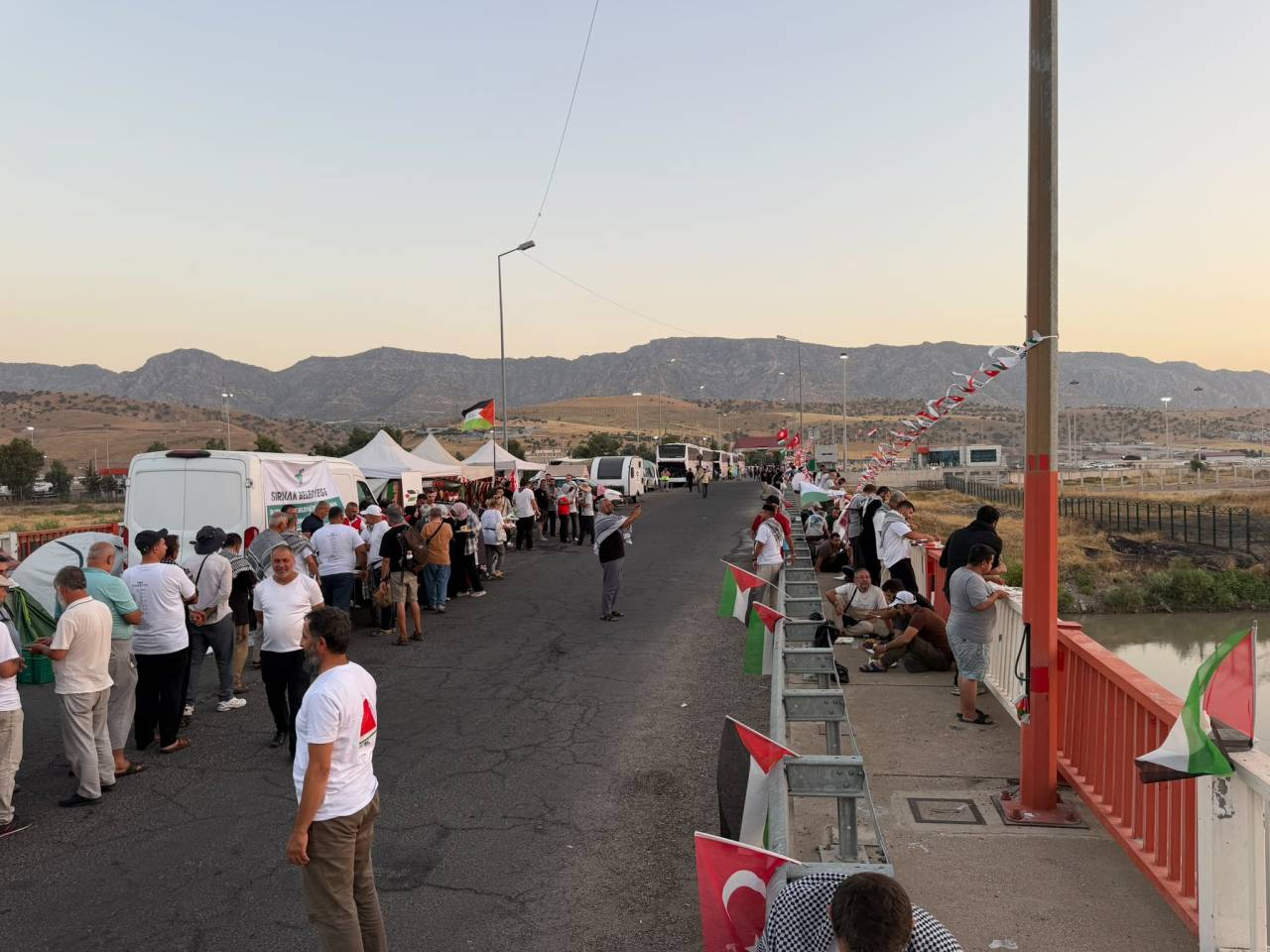 haburda-bekleyis-suruyor-filistin-konvoyuna-sirnaktan-sicak-destek-5.jpeg