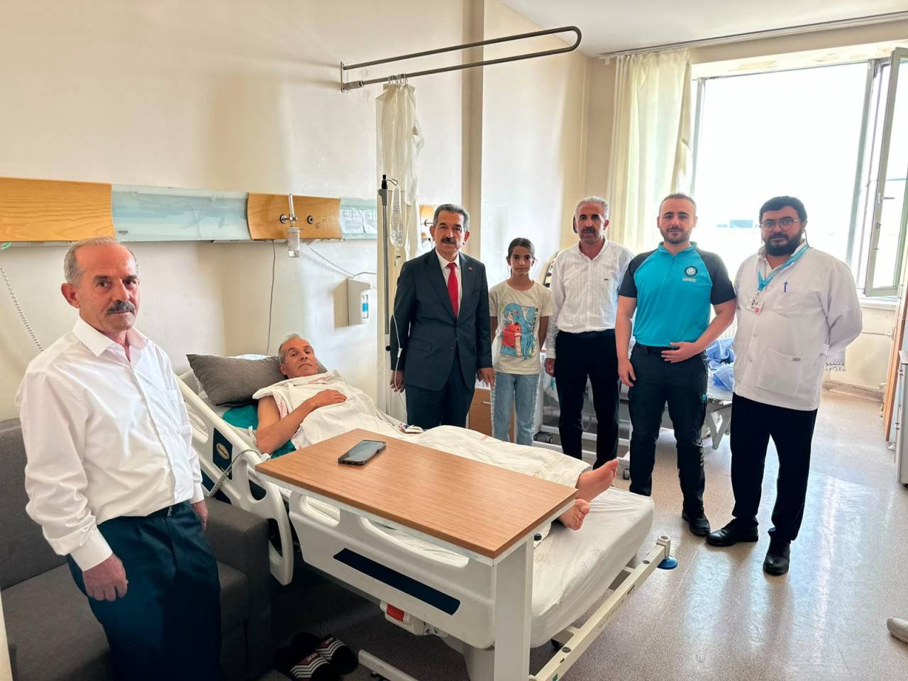 sirnak-valisi-ekiciden-hastanede-tedavi-goren-vatandaslara-ziyaret3.jpeg