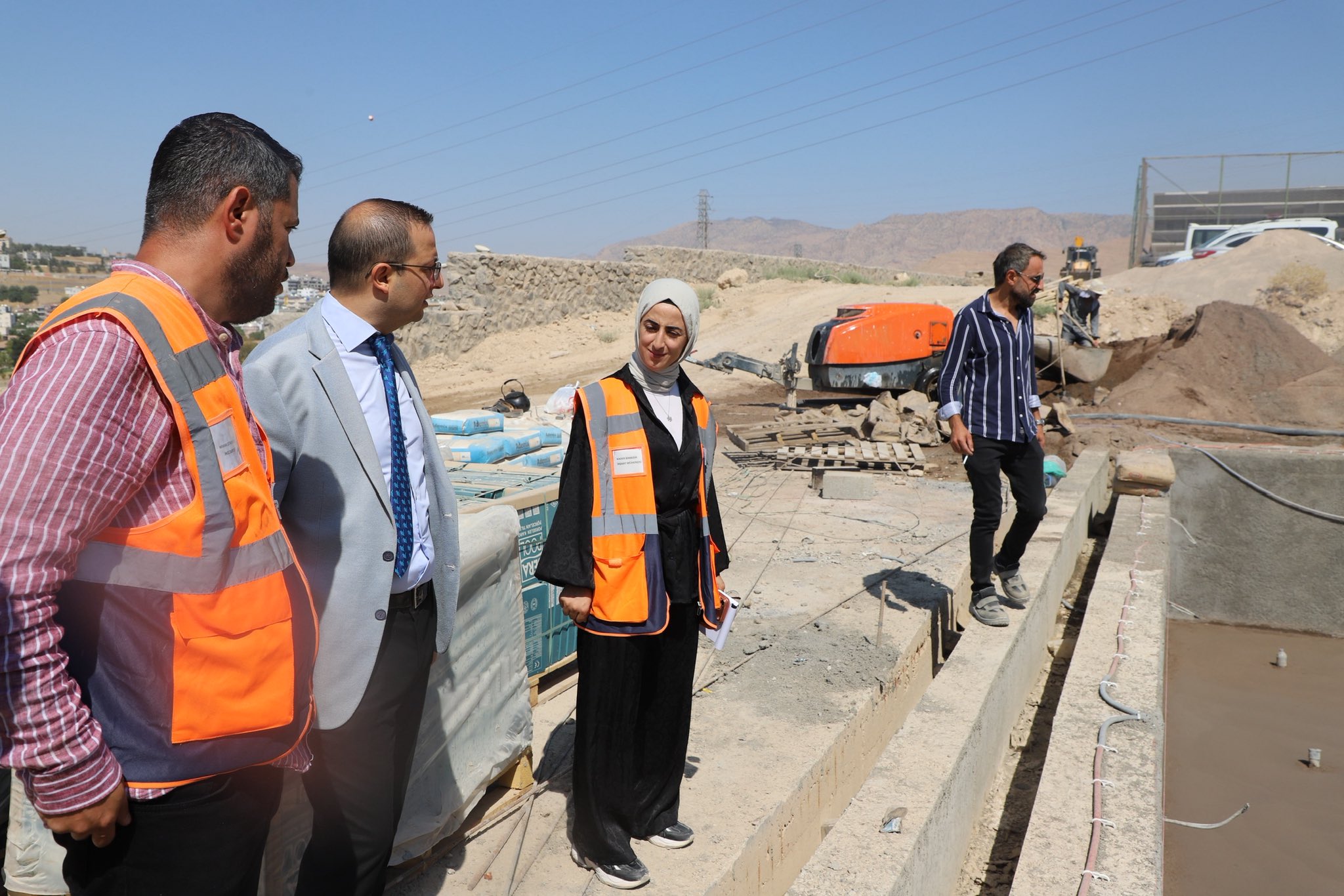 cizre-kaymakami-baycar-polis-evi-insaatini-inceledi-5.jpeg