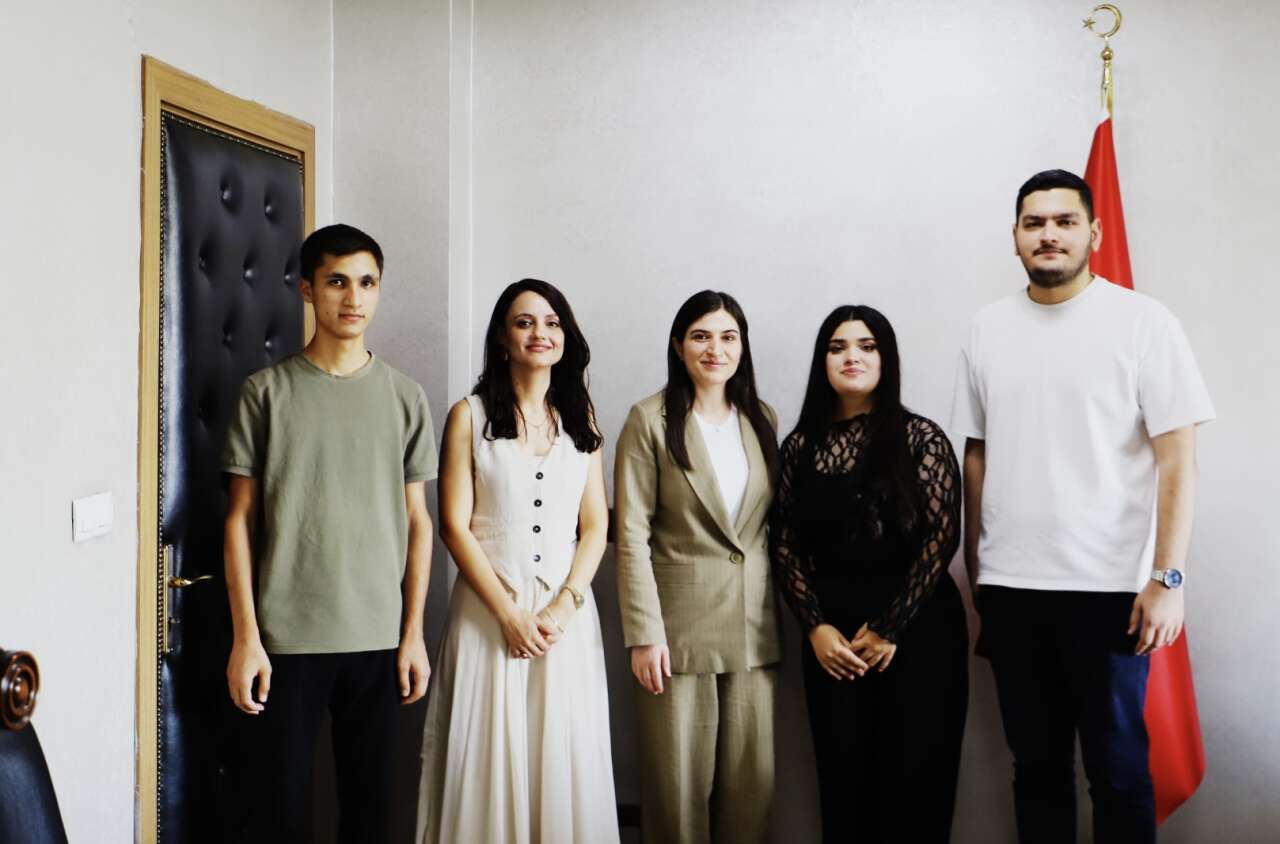 silopi-belediye-baskani-jiyan-ormanli-yksde-yuksek-dereceler-elde-eden-ogrencileri-makaminda-agirlayarak-basarilarindan-dolayi-tebrik-etti