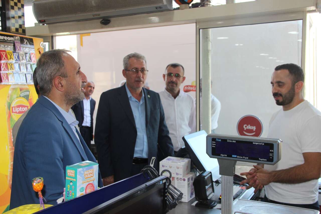 huda-par-genel-baskan-yardimcisi-demir-sirnakta-esnaf-ve-vatandaslarla-bulustu