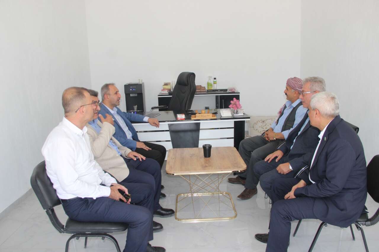 huda-par-genel-baskan-yardimcisi-demir-sirnakta-esnaf-ve-vatandaslarla-bulustu