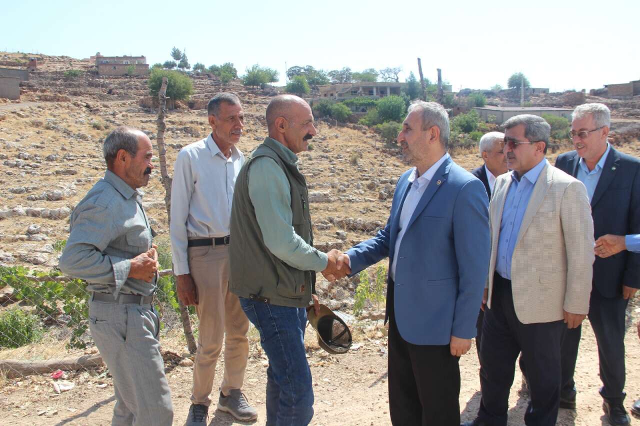 huda-par-genel-baskan-yardimcisi-demir-sirnakta-esnaf-ve-vatandaslarla-bulustu