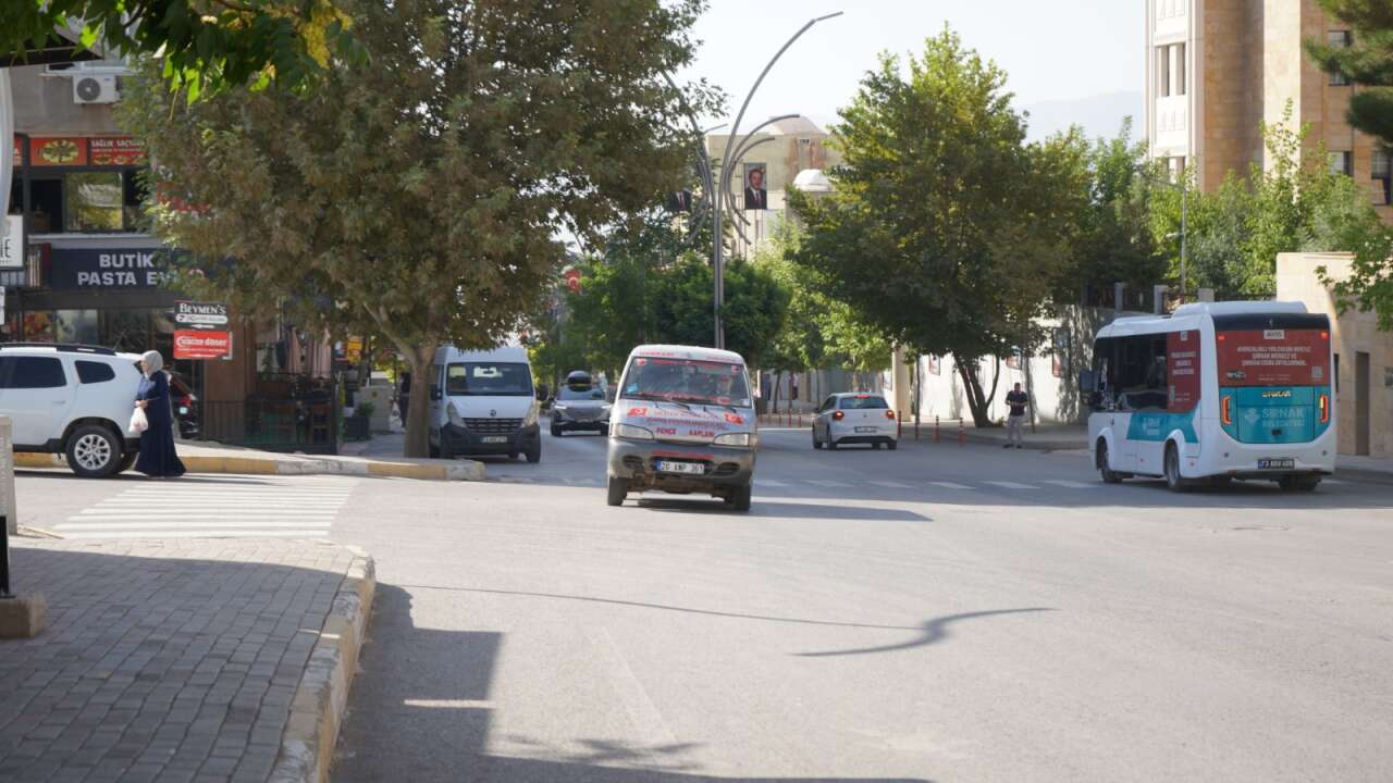 elmaci-dede-bu-kez-1-ton-uzumle-sirnaktaki-mehmetcikin-kapisini-caldi