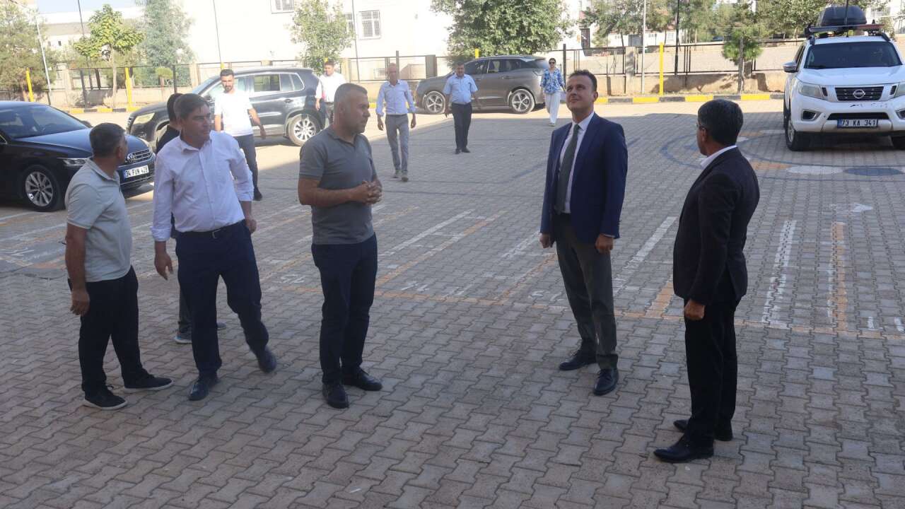 idil-kaymakami-anil-adiguzel-okullardaki-tadilat-calismalarini-yerinde-inceledi
