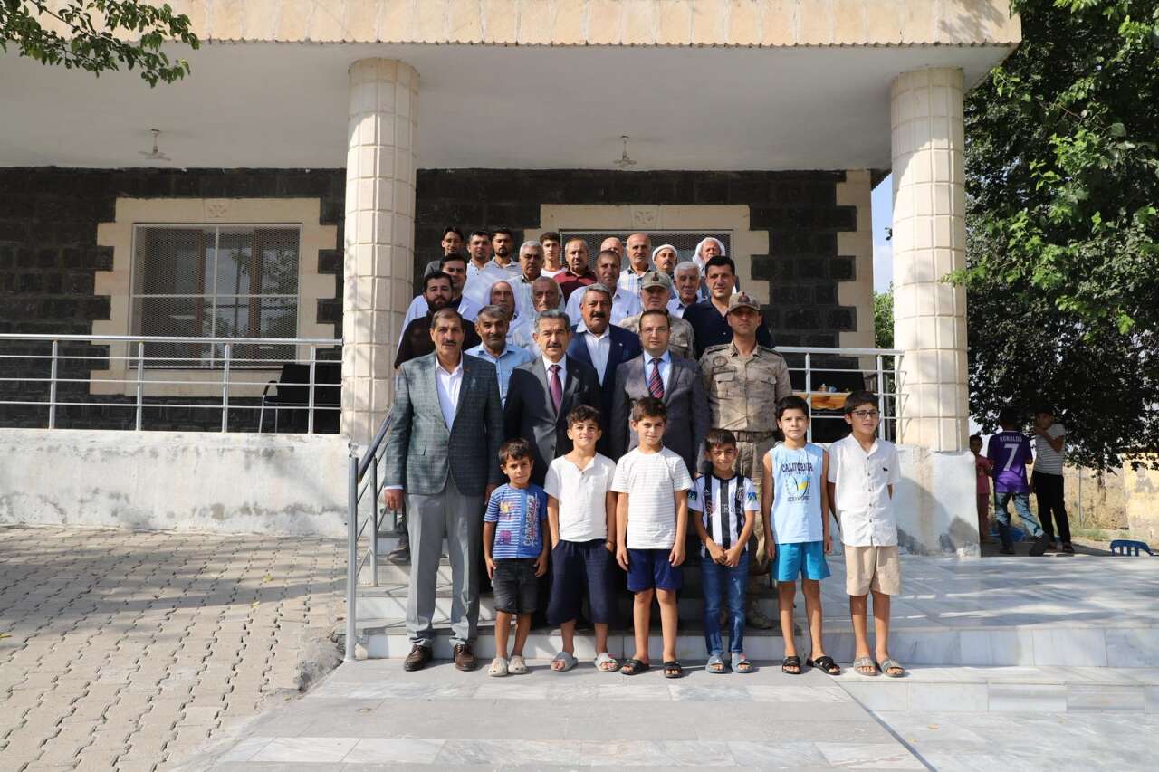 sirnak-valisi-ekici-kebeli-koyunde-vatandaslarla-bir-araya-geldi