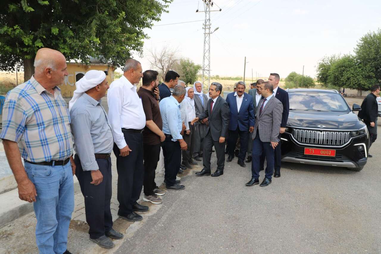 sirnak-valisi-ekici-kebeli-koyunde-vatandaslarla-bir-araya-geldi