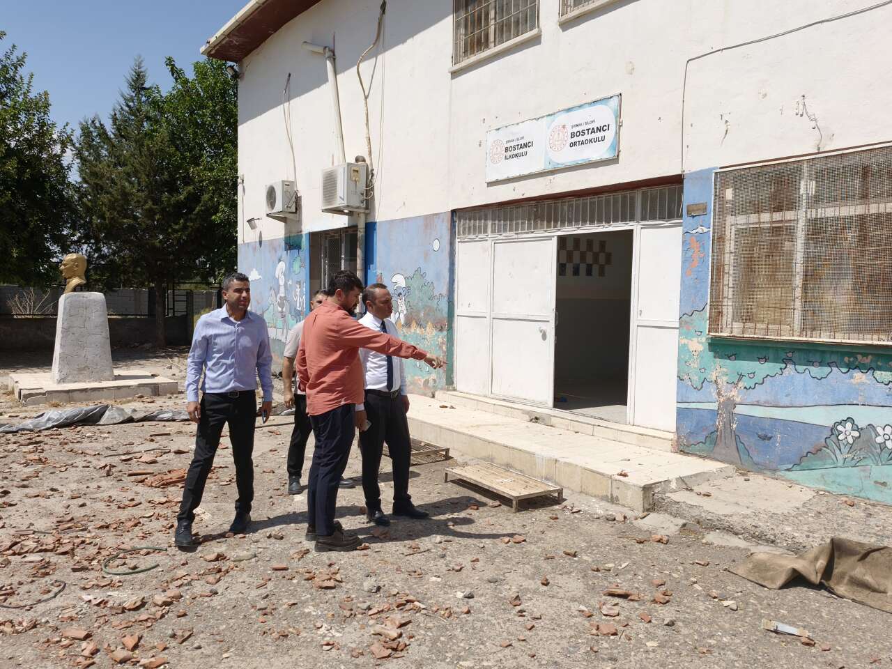 silopide-o-koy-icin-dugmeye-basildi-hem-okul-hem-saglik-alani-yenileniyor